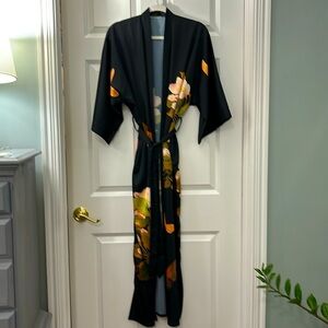 Kim+Ono San Francisco Kimono Beautiful butterfly & magnolia flowers. Never worn.